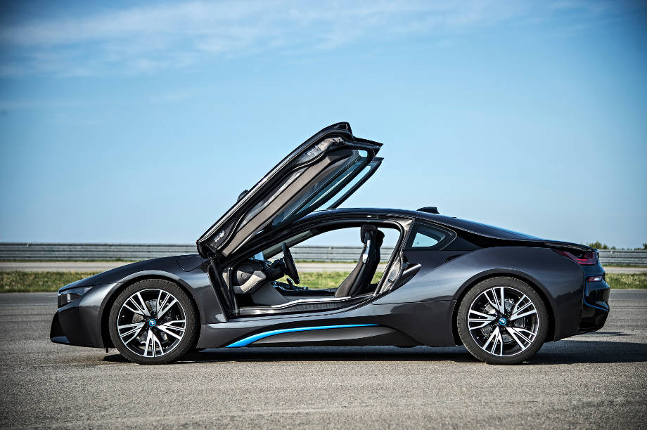 Mit Hybridmotor und Laserlicht in die mobile Zukunft: Der BMW i8