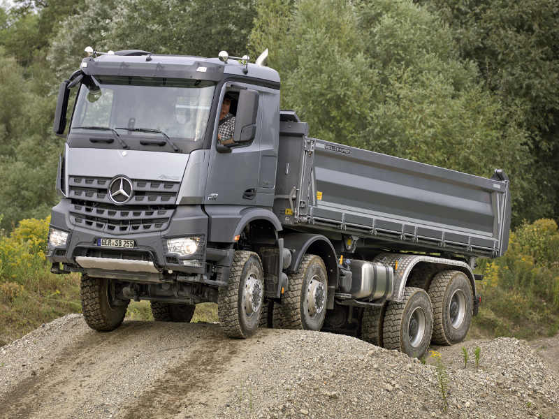 Bauma 2013: Mega-Trucks auf dem Münchener Messegelände