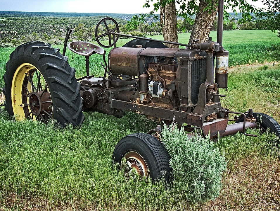 Lawn tractor tires: a guide on sizing and buying