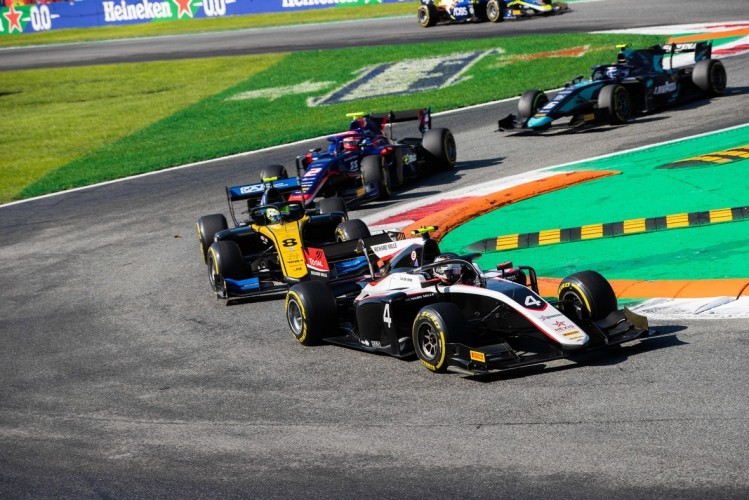 Soft tyres were supplied by Pirelli for Formula 3 Championship